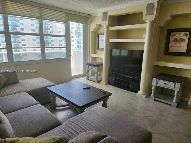 Building Photo - 3725 S Ocean Dr