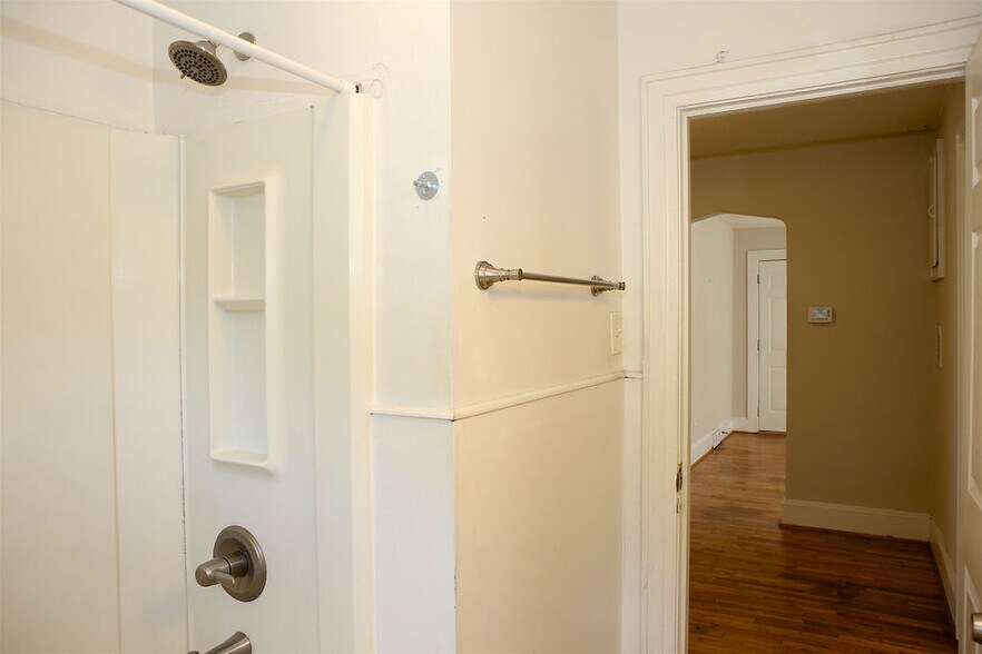 Building Photo - 2214 Walker Ave