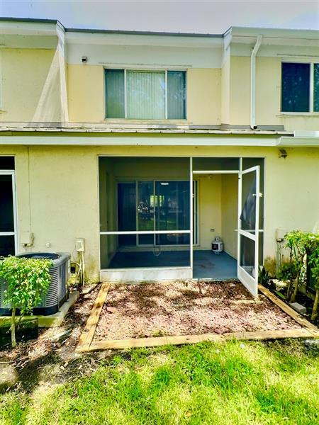 Building Photo - 109 SW 96th Ave
