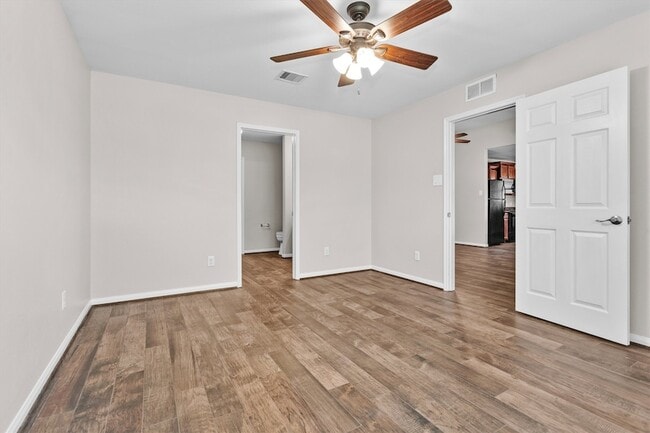 Building Photo - 30822 W Lost Creek Blvd