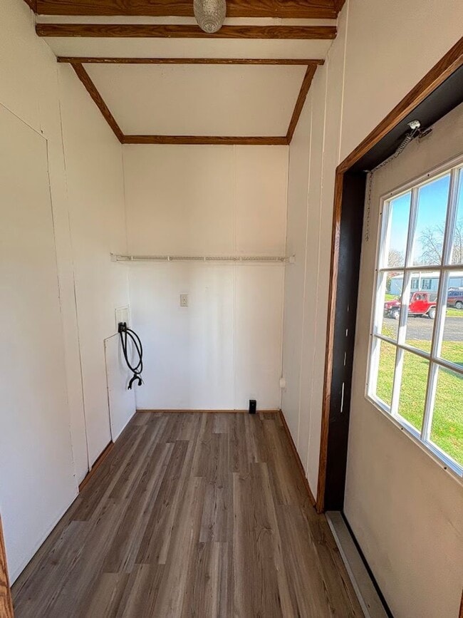 Building Photo - Three bedroom two bathroom home for rent