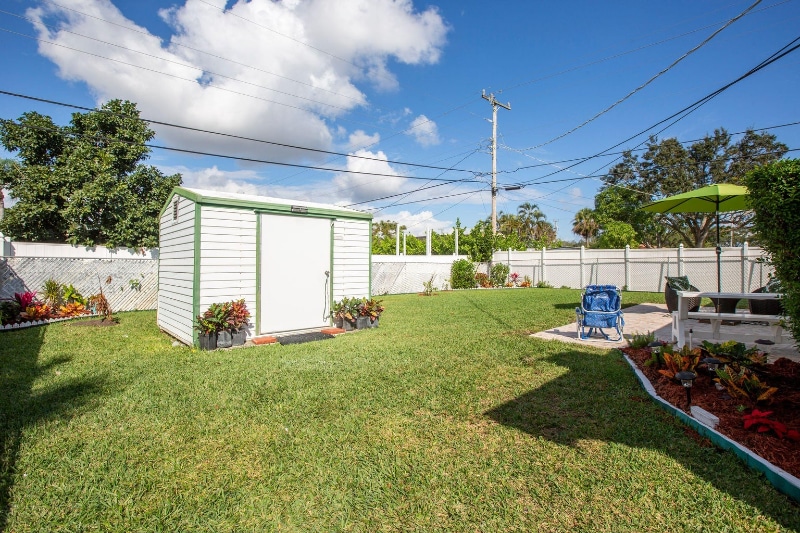 Building Photo - 343 Balsam St