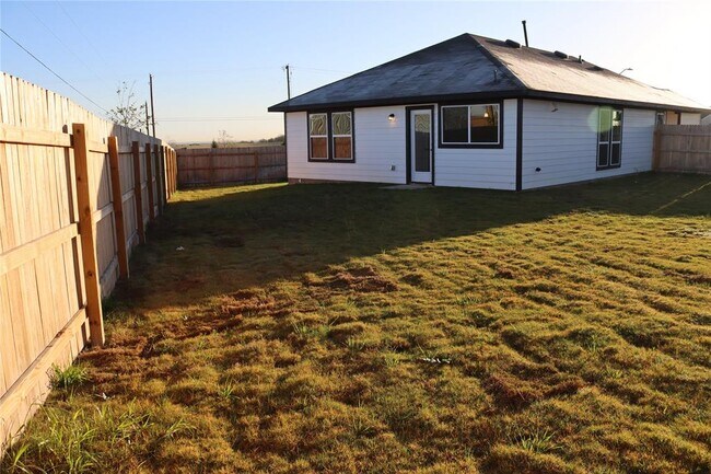 Building Photo - 225 Graver St