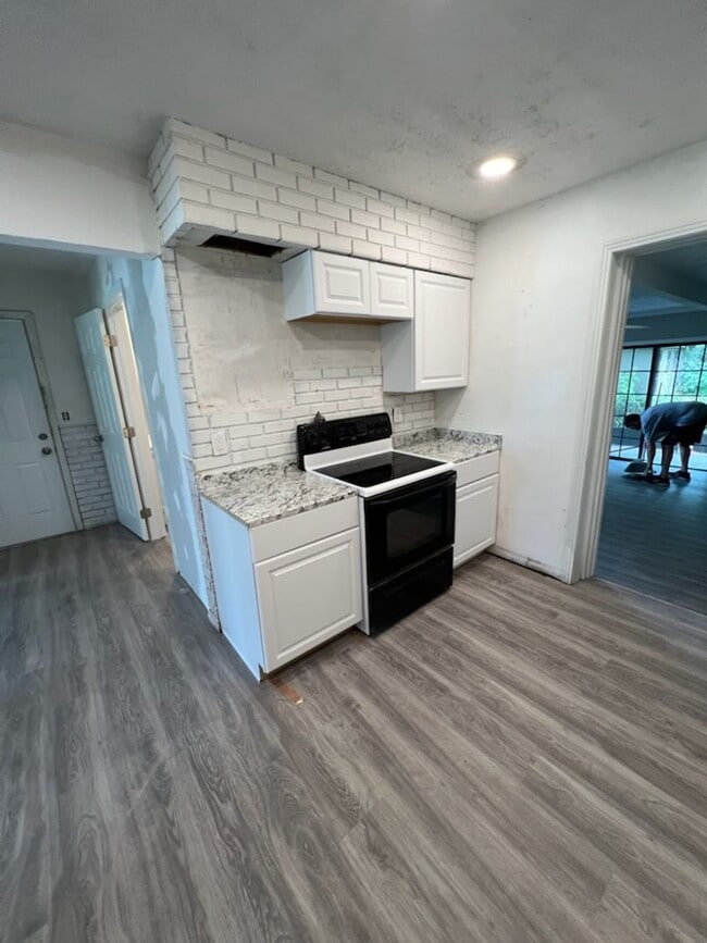 Building Photo - Renovated 3/2 in Cedar HIlls