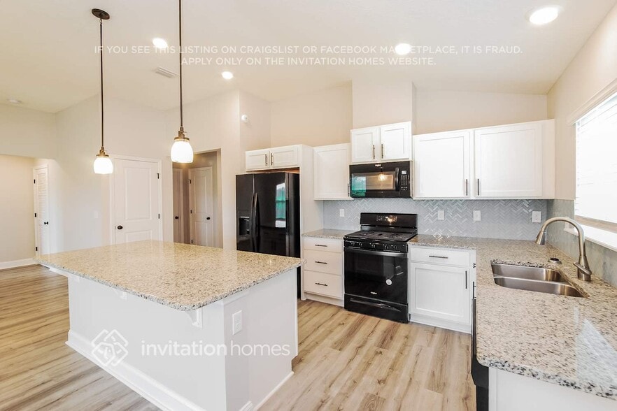 Building Photo - 14545 Needham Dr