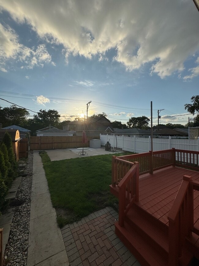 Building Photo - 6320 N Kildare Ave