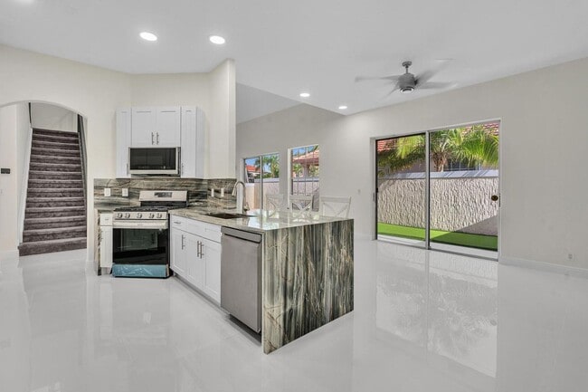 Building Photo - 36 Monterey Pointe Dr