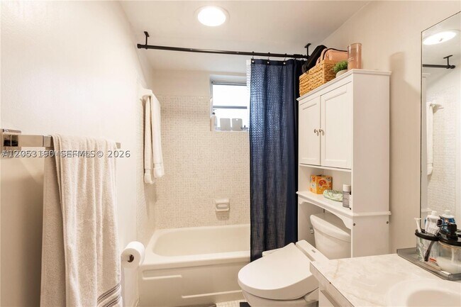 Building Photo - 9490 SW 77th Ave