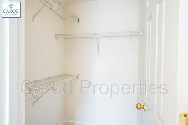 Building Photo - 6351 Park Creek Dr