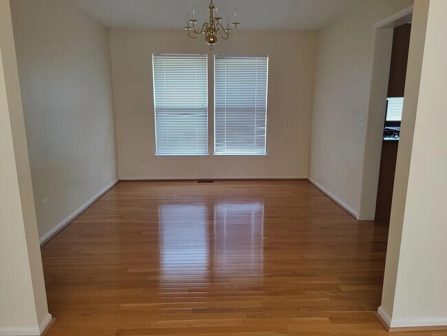 Building Photo - 3165 Empire State Dr