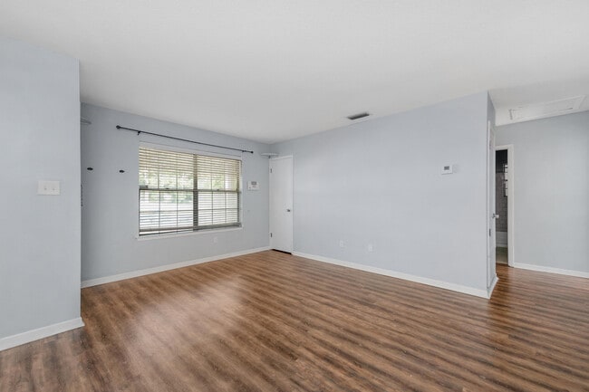 Building Photo - 10150 Guidy Ln