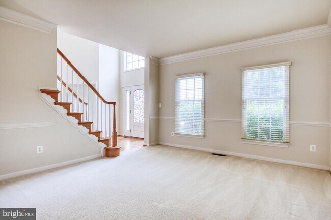Building Photo - 1001 Meadow Ct