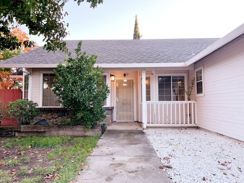 Building Photo - 5920 Laguna Ranch Cir