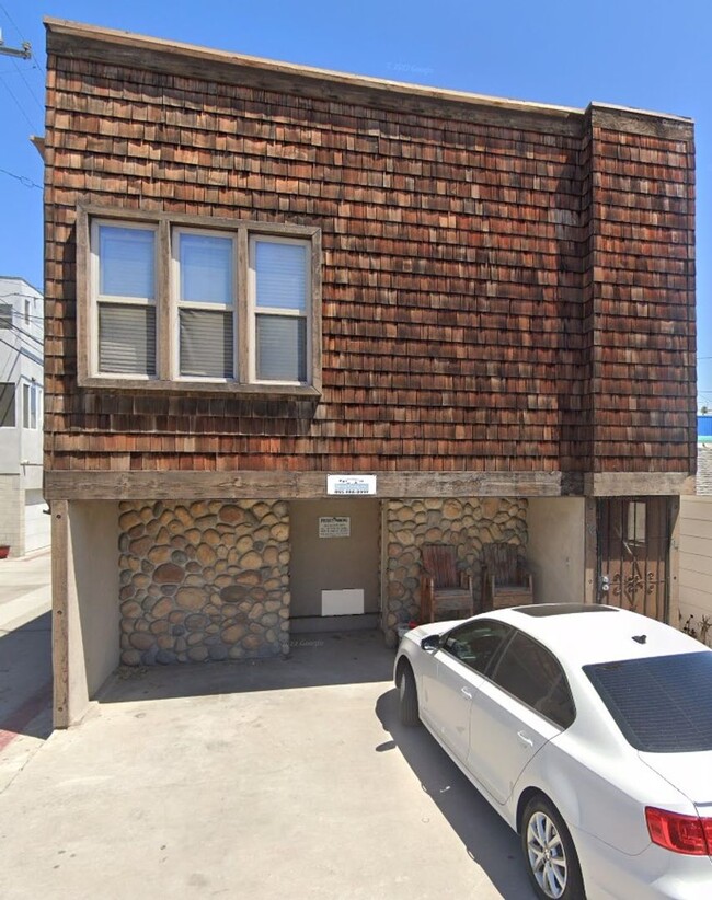 Building Photo - 714-716 San Rafael Pl