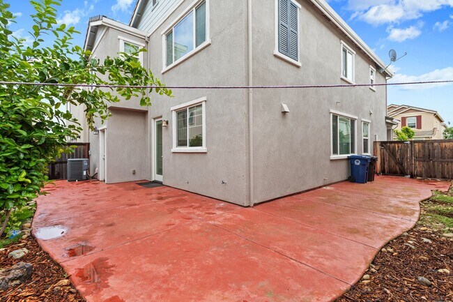 Building Photo - Gorgeous Home, One You Don't Want to Miss!