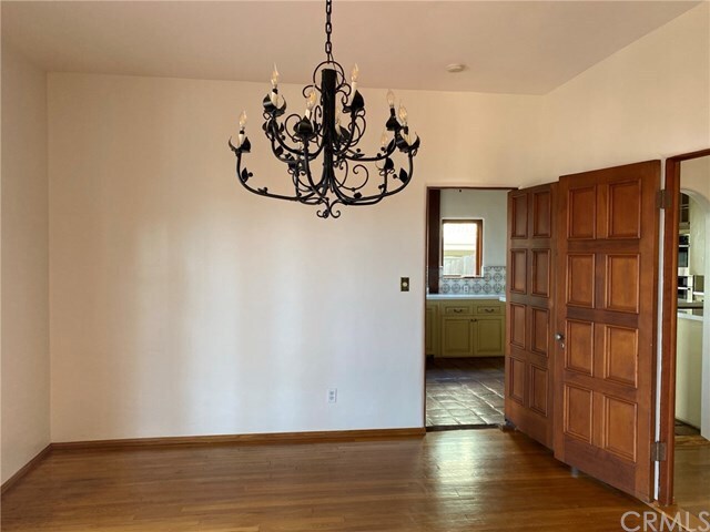 Building Photo - 557 Vía Almar