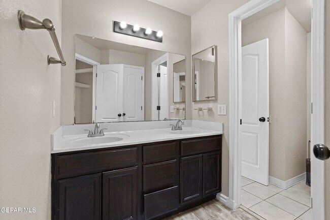 Building Photo - 13713 Paseo del Mar Dr