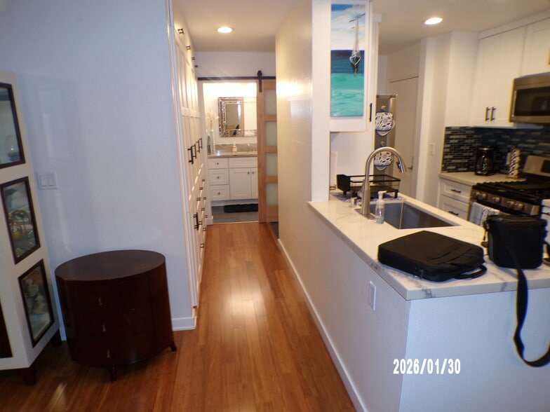 Building Photo - 1621 Hotel Cir S