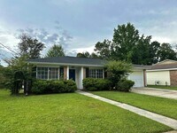 Building Photo - 527 Queen Anne Dr