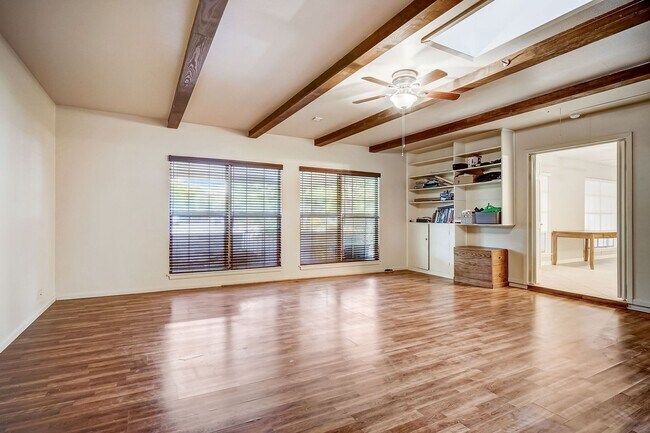 Building Photo - Welcome to this beautiful 3-bedroom, 2-bat...