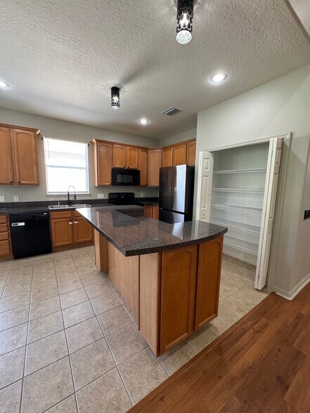 Kichen - 2112 Bunker View Ct