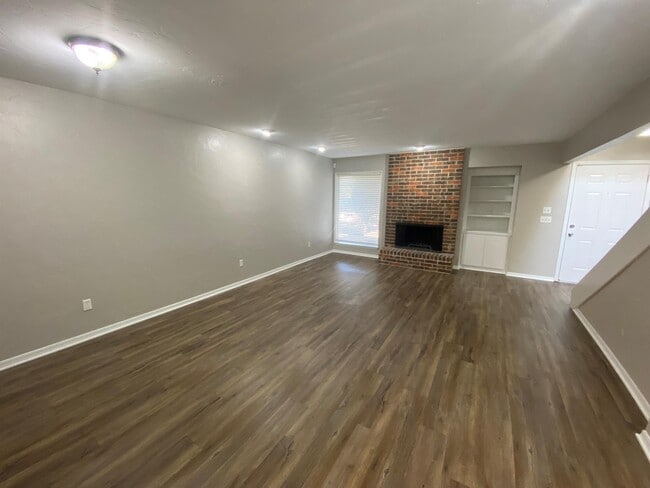 Building Photo - 10125 N Pennsylvania Ave