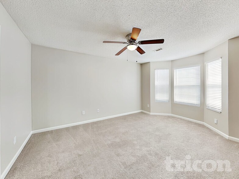 Building Photo - 4872 Sierra Way