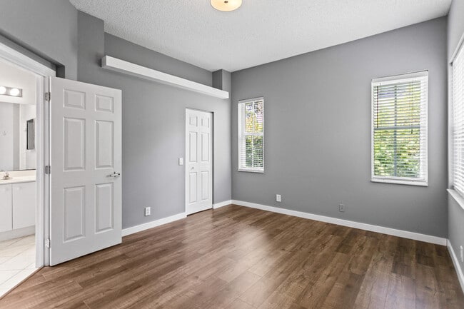 Building Photo - 1071 Bluewood Terrace
