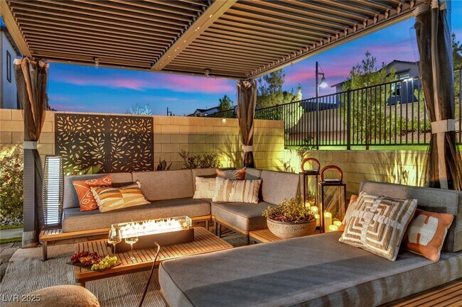 Building Photo - 8907 Roadrunner Ravine St