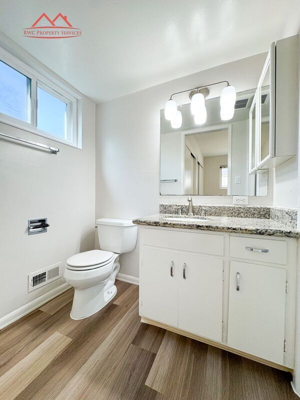 Building Photo - 411 College Ave