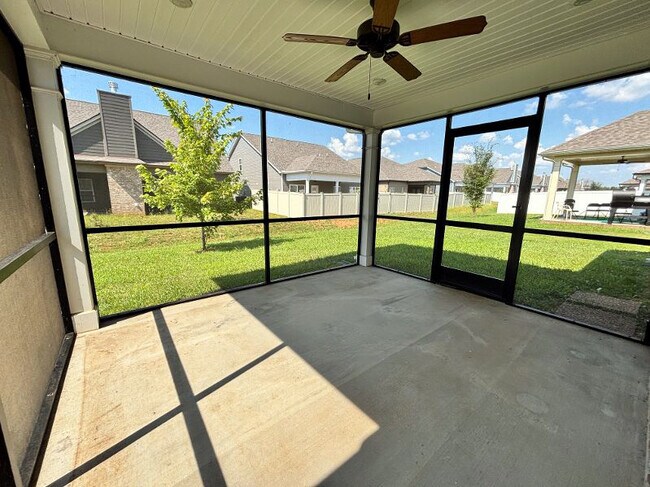 Building Photo - 2431 Hollis Dr