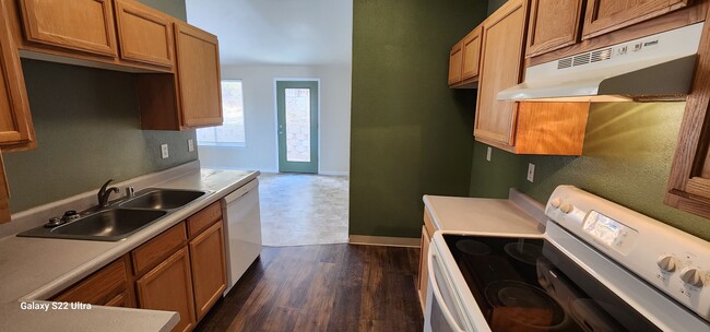 Building Photo - 4 Bd / 2 Bath Home for Rent in FERNLEY.