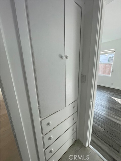 Building Photo - 357 E Plenty St