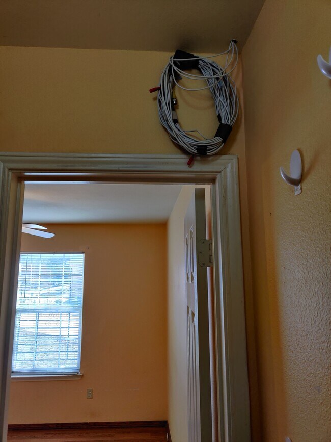 Building Photo - 3102 Via Helena Dr