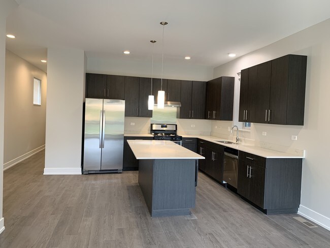 Building Photo - 3333 S Michigan Ave