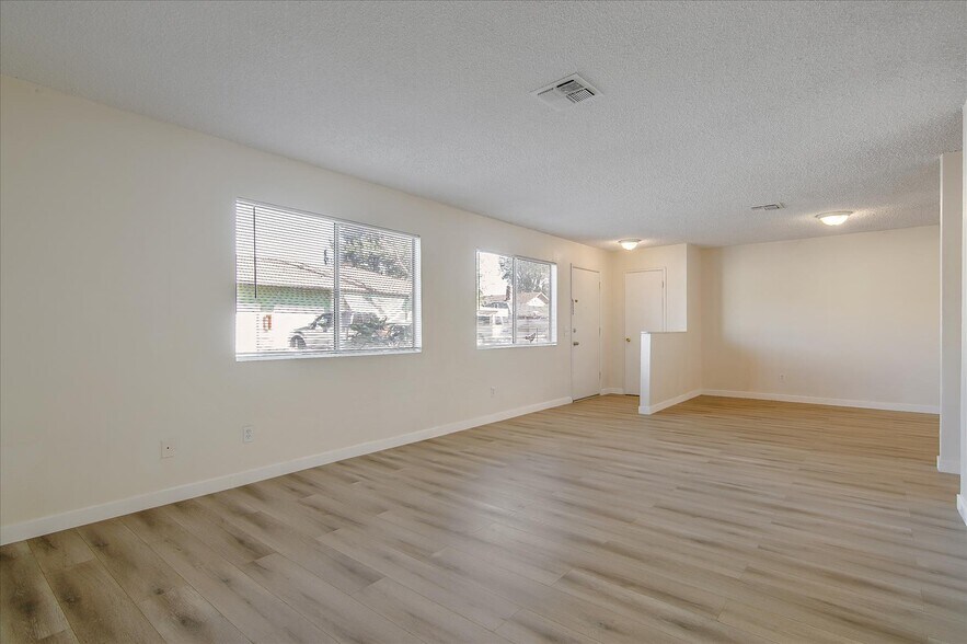 Building Photo - 9223 Langdon Ave