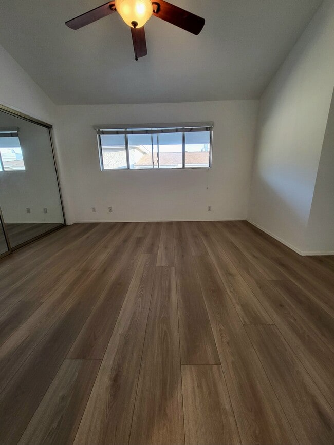 Building Photo - 239 N Juanita Ave