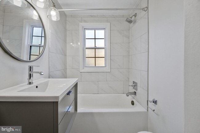 Building Photo - 704 S Arlington Mill Dr