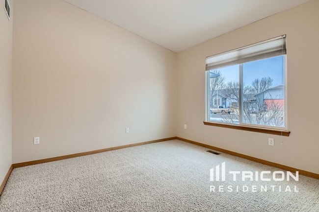 Building Photo - 305 Disc Ln