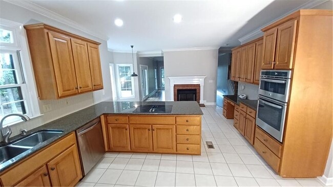 Building Photo - 5190 Southlake Dr
