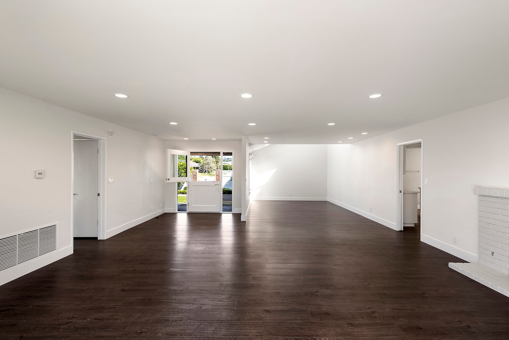 Building Photo - 1901 Altura Dr