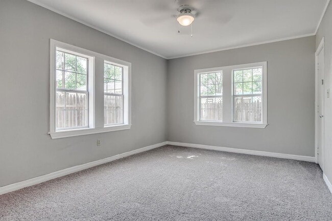 Building Photo - Move in specials available!
