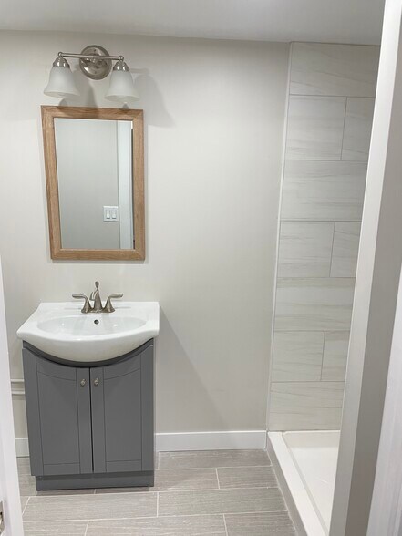 Building Photo - 360 W Oriole Trl