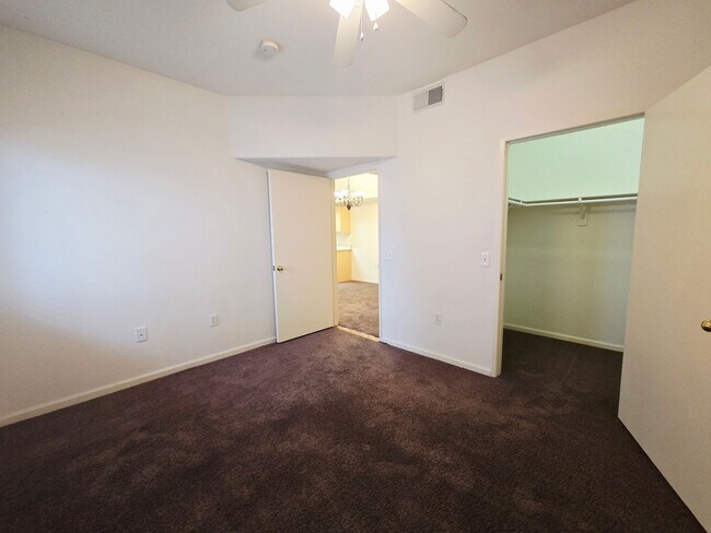 Building Photo - BEAUTIFUL 2 BEDROOM / 2 BATH LOWER LEVEL C...
