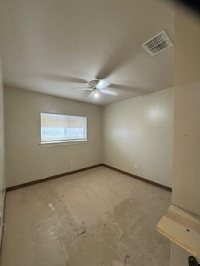 Building Photo - 2851 Highland Ave