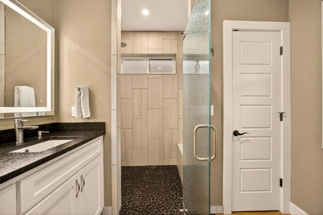 Building Photo - 860 Humbug Creek Rd