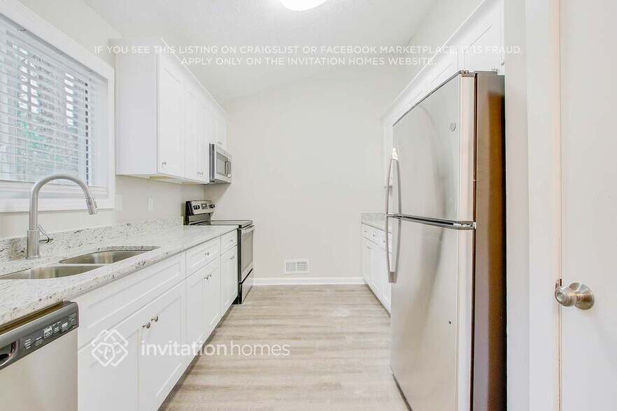 Building Photo - 232 Rustic Ridge Dr NE