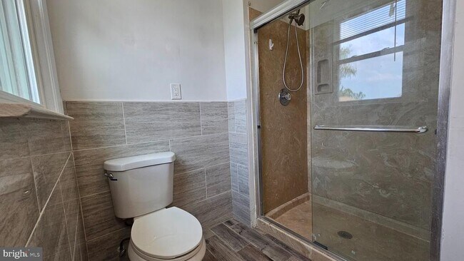Building Photo - 328 Rees Dr