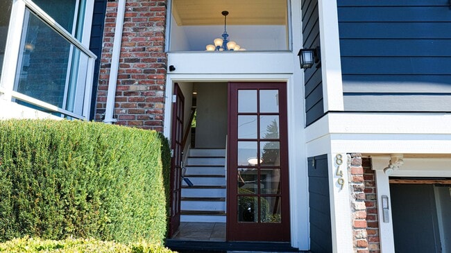 Building Photo - 4Bd/2.5Ba Edmonds House