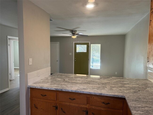 Building Photo - 176 W Sweetbriar Dr